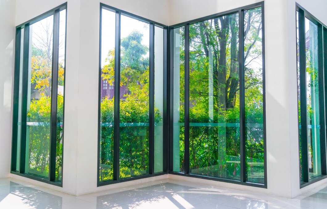 Jak wybrać energooszczędne okna aluminiowe do nowoczesnego domu?