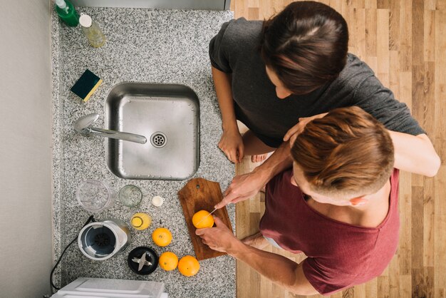 Poradnik wyboru idealnego zlewozmywaka do twojej kuchni: granit czy stal?