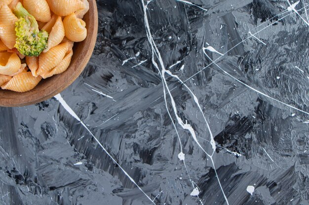 Elegancja i trwałość: Jak wybrać idealny blat marmurowy do swojej kuchni