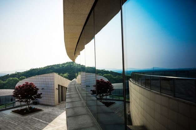 Innowacyjne Zastosowania Aluminium w Nowoczesnych Bramach Przesuwnych