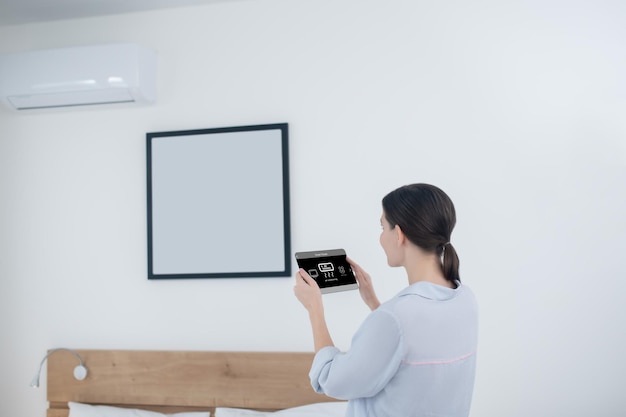 Jak inteligentne sterowanie aplikacją mobilną zwiększa komfort użytkowania klimatyzatorów ściennych