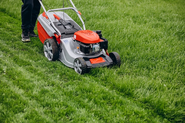 Jak odpowiednio dobrać kosiarkę do swojego ogrodu?